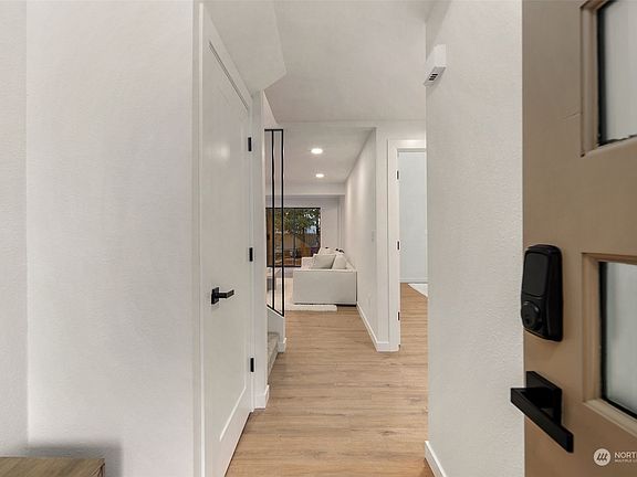 2nd image of 3501 Northshore Boulevard NE