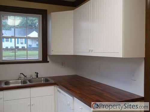 3rd image of 311 Potomac Ave