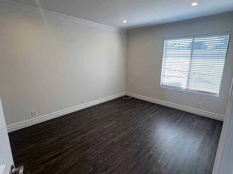 4307 Whitsett Ave #204 — Photo 21