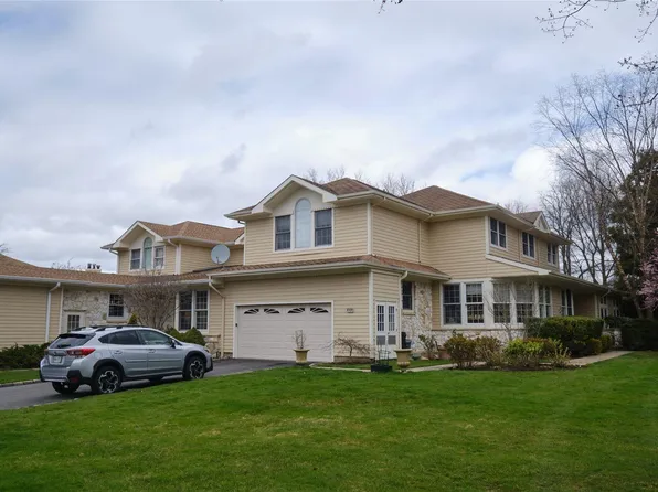 151 Firestone Circle #151, North Hills, NY 11576