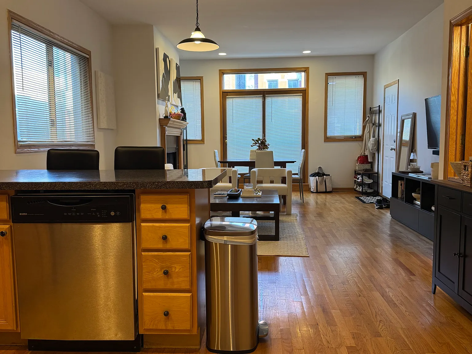 2 bed, 1200 sqft, $2,900 — Photo 2