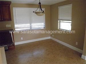5th image of 710 Coquina Ct