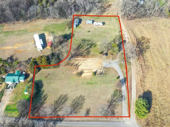 365 Midway Cir, Midway, TN 37809