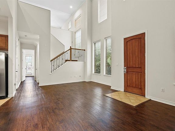 4th image of 1302 Lake Vista Ln