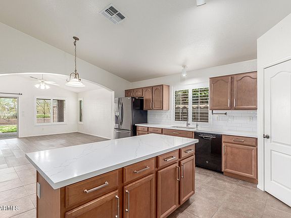 3rd image of 21950 N DIETZ Drive