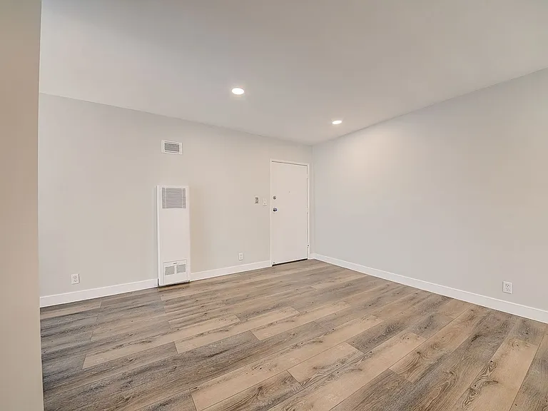 7044 Lanewood Ave — Photo 24