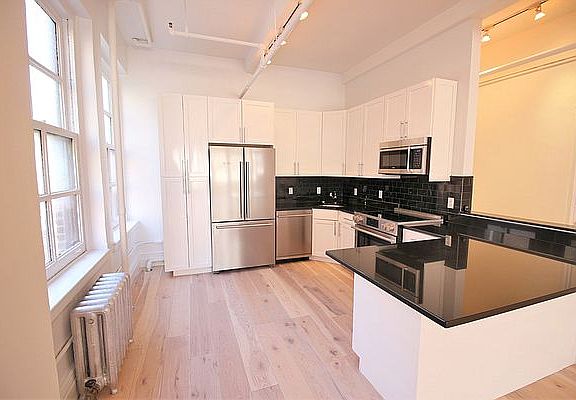 4th image of 106 E 19th St Fl 9