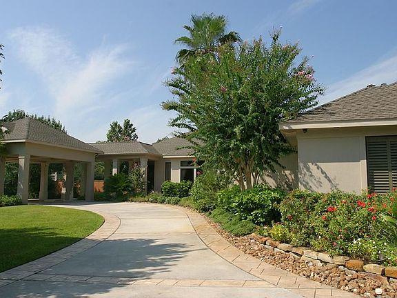 3rd image of 9727 Stonebridge Lake Dr