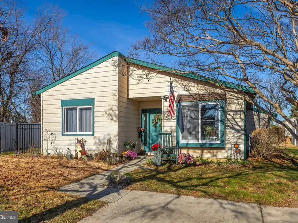 17 Hickory Ln, Logan Township, NJ 08085