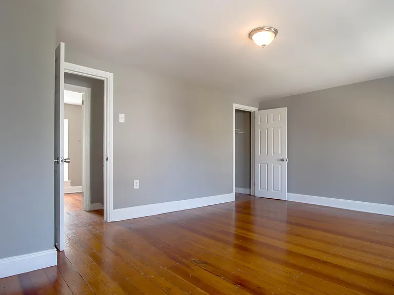 475 Krams Ave — Photo 11