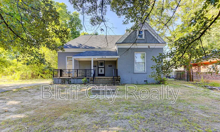 1639 Southern Ave — Photo 2