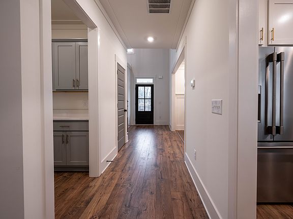 5th image of 1019 Clubview Ct