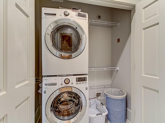 5th image of 302 Ash St #1