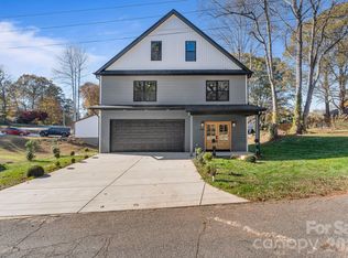 908 30th Avenue Dr NW, Hickory, NC 28601