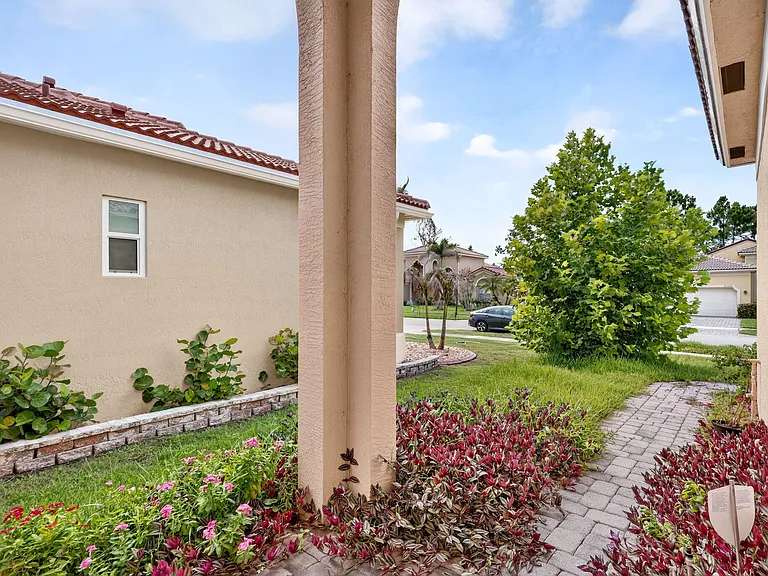 6305 Spring Lake Ter — Photo 5