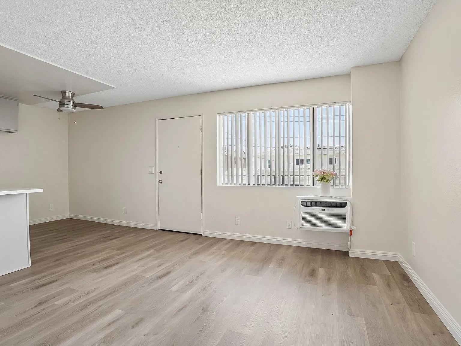 Lake Street Apartments — Photo 4