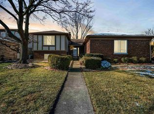 36753 Iroquois Dr, Sterling Heights, MI 48310