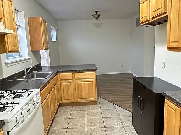 3rd image of 546 E Blancke St #2F