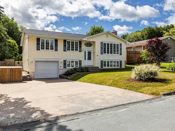 9 John Brenton Dr, Dartmouth, NS B2X 2V6