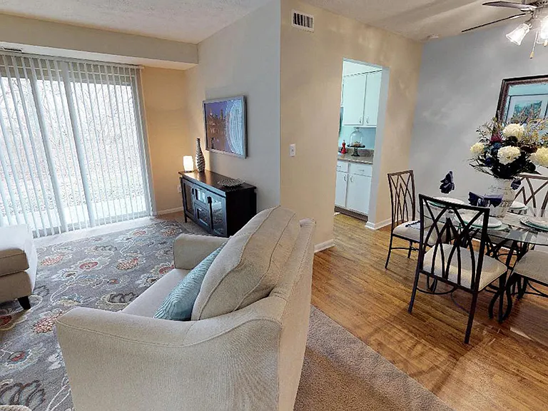 Hunter's Creek Apartments — Photo 39