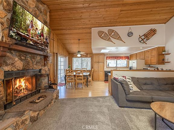 3rd image of 42324 Paramount Rd