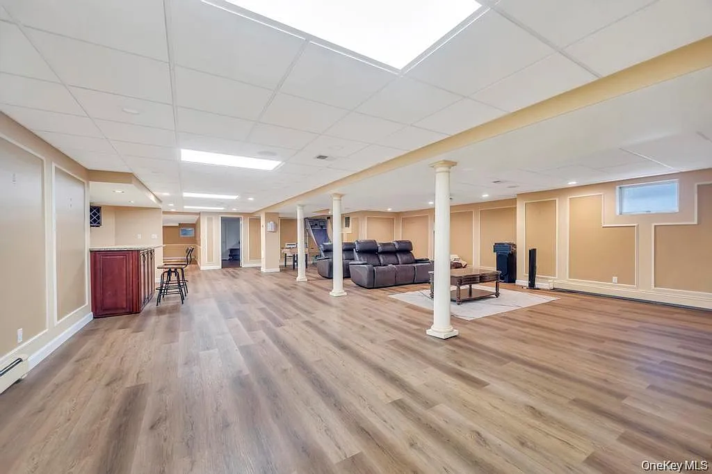 6 bed, 5914 sqft, $15,500 — Photo 4