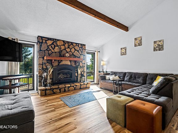 2nd image of 1536 N Courtney Oak Ln