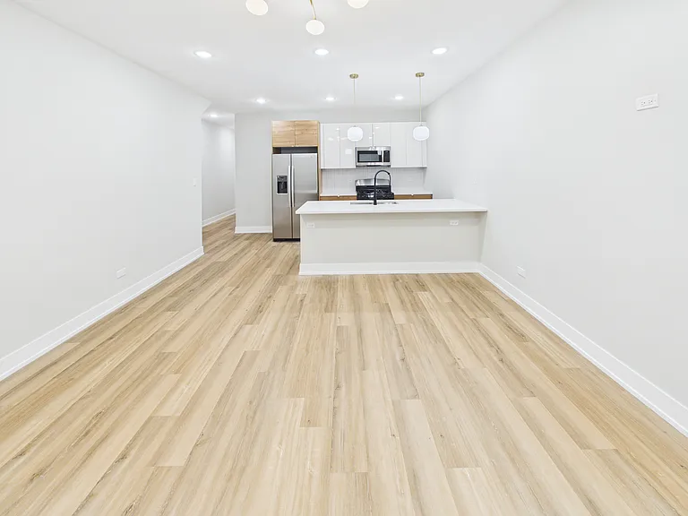6220 S King Dr #2 — Photo 3