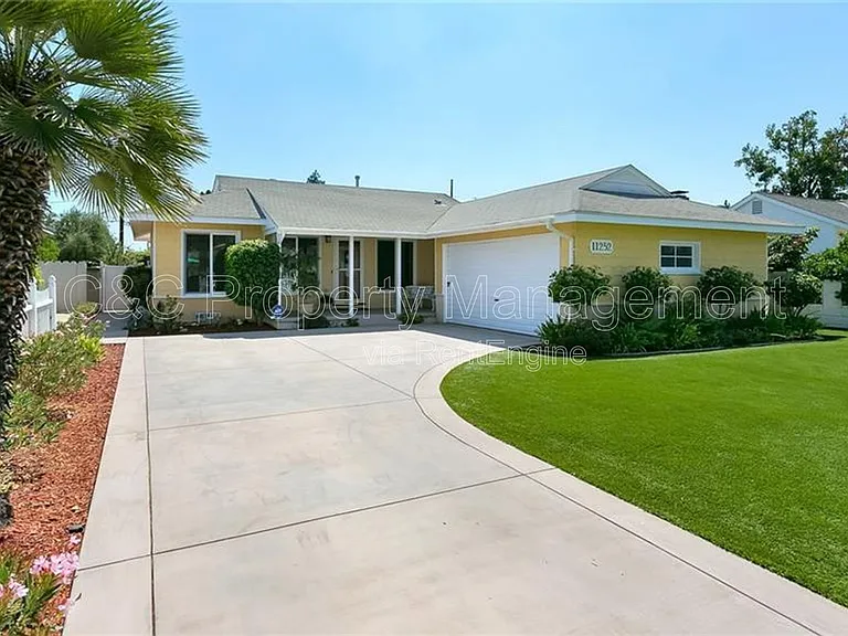 11252 Delano St — Photo 6