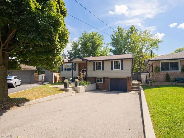 57 Valery Ct, Hamilton, ON L9C 2W2
