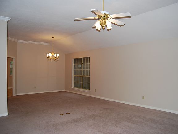 4th image of 102 Village Green Dr