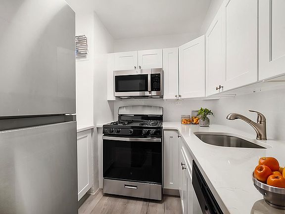 5th image of 3090 Voorhies Ave APT 2L