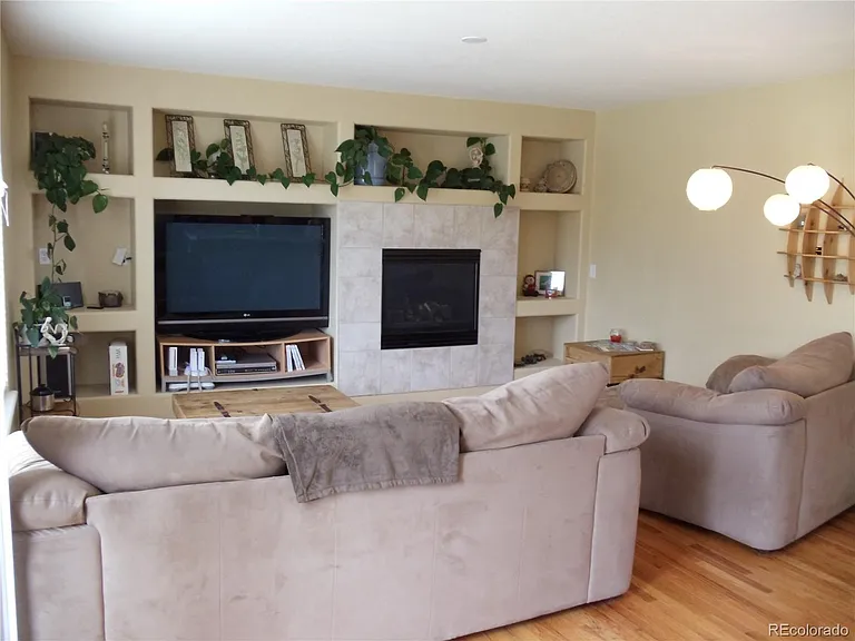 155 Hampstead Ave — Photo 2