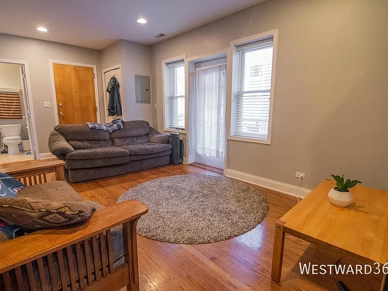 4330 N Sacramento Ave #2E — Photo 5