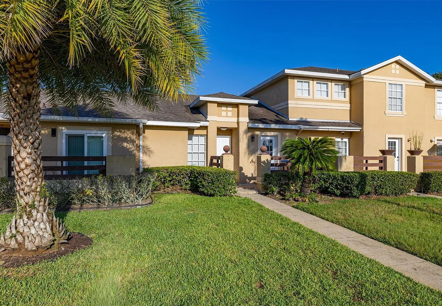 2 bed, 2.0 bath, 902 sqft, $1,699 — Photo 1