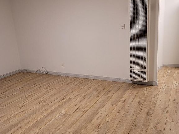 4th image of 807 W 50th St APT 1