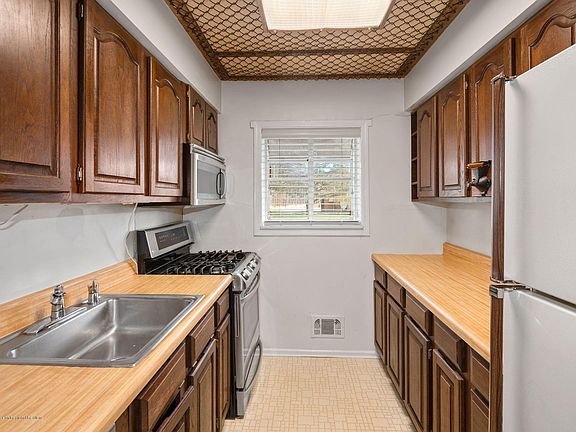 2nd image of 1521 Laurel Brook Dr #501