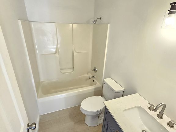 3rd image of 50 Westhaven Dr