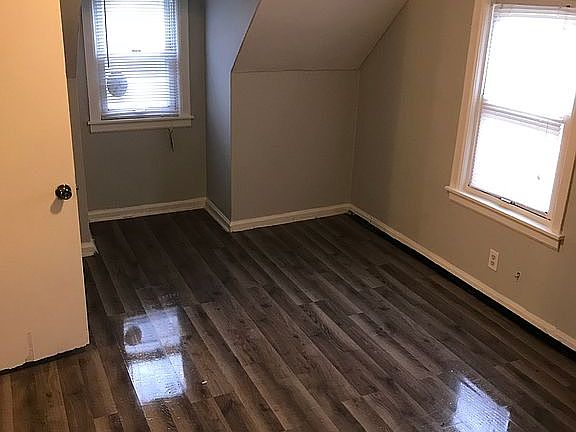 5th image of 2912 Garfield Dr