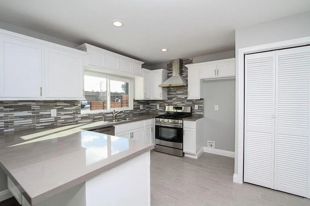 2 bed, 704 sqft, $2,550 — Photo 3