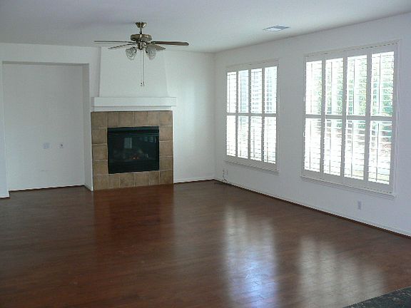 2420 Coveloite Fireplace picture_05102014