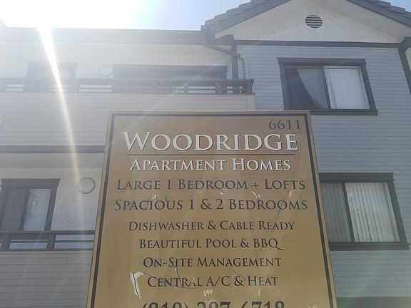 4th image of 6615 Woodman Ave #208