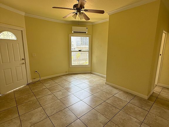 2nd image of 431 N Summit Ave #2