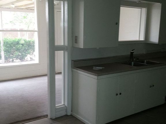 3rd image of 2137 Lucille Ave