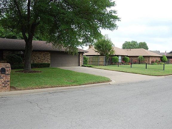 4th image of 110 Westmeadow Dr