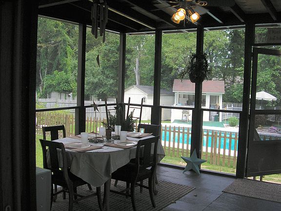 Huge screened in porch overlooking
