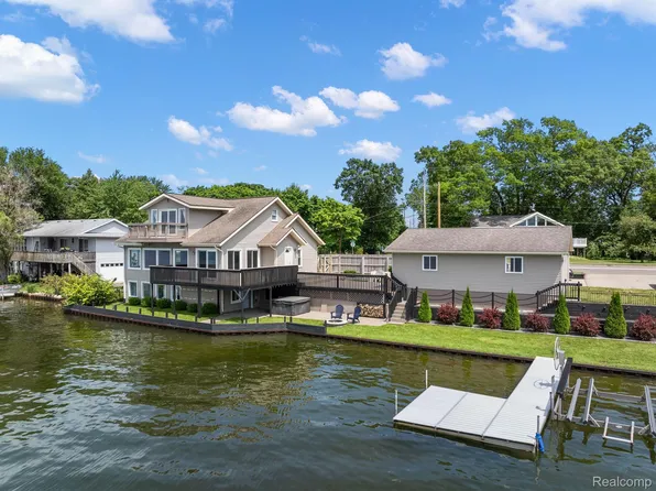 9220 Portage Rd, Portage, MI 49002