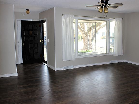 Spacious living room