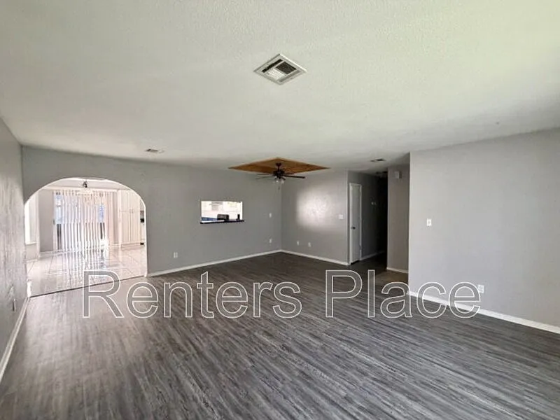 3 bed, 2.0 bath, 1090 sqft, $1,450 — Photo 3