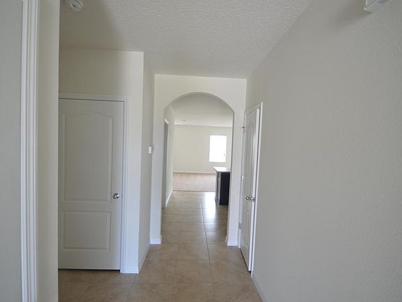 5th image of 524 Squires Grove Dr